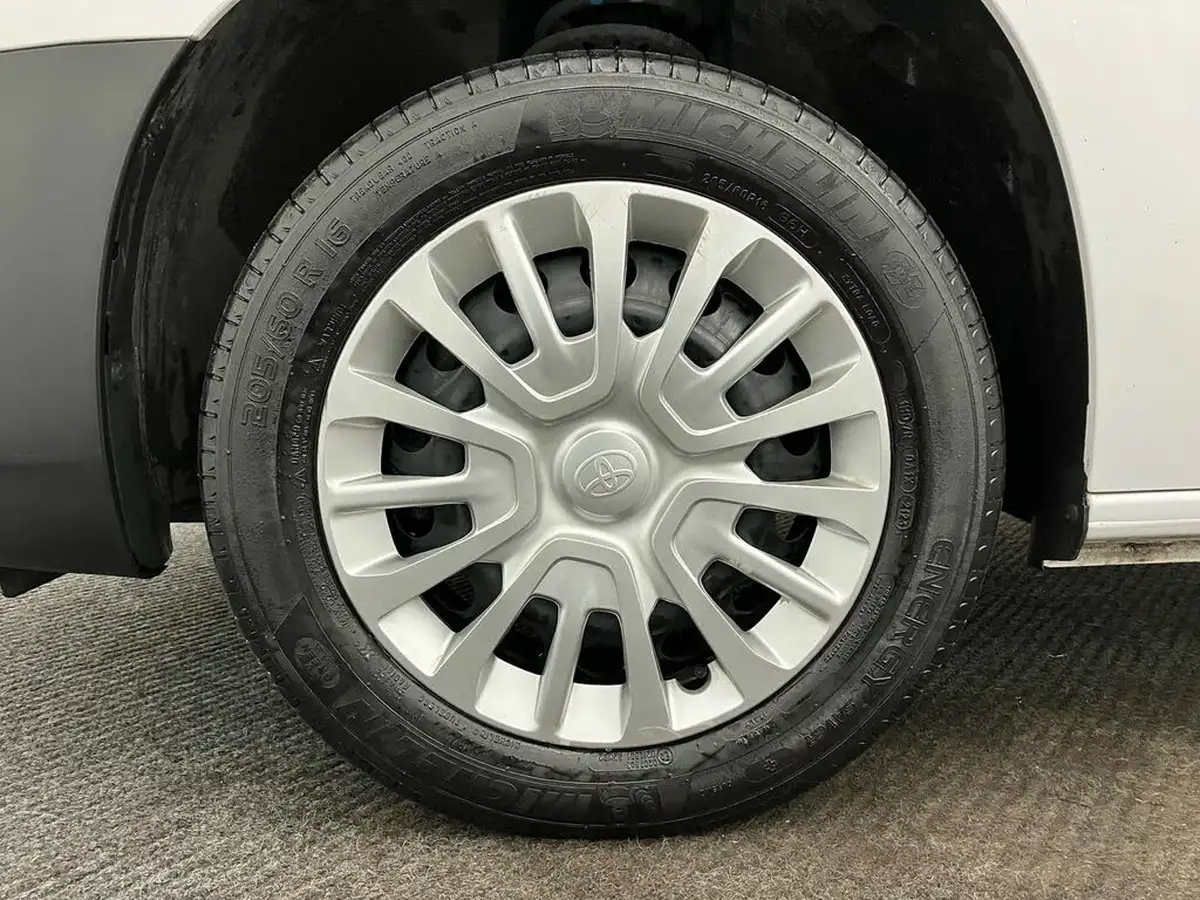 2023-toyota-proace-city-15d-icon-l1-big-6