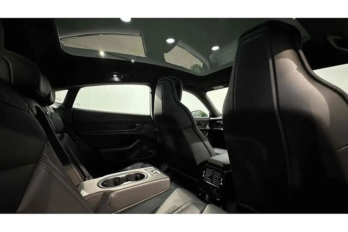 2022-porsche-taycan-e-turbo-big-37