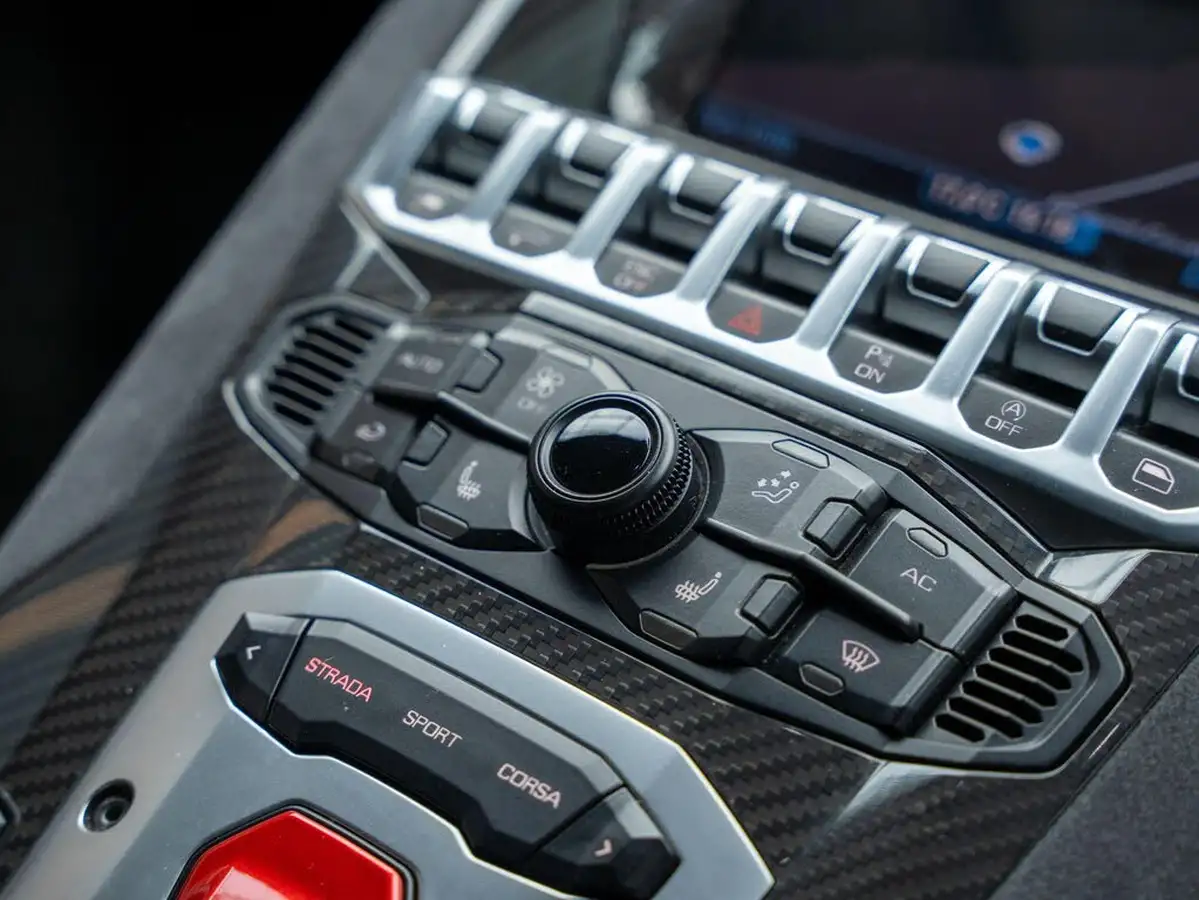 2016-lamborghini-aventador-65-lp-750-4-superveloce-coupe-big-23