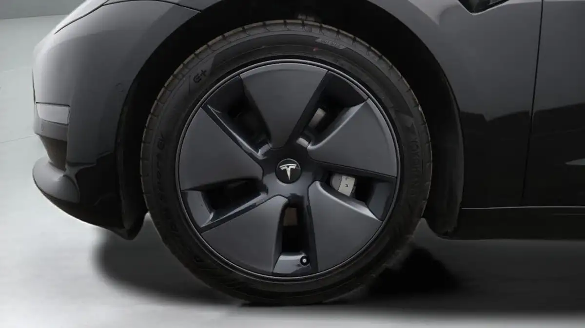 2022-tesla-model-3-e-long-range-big-28