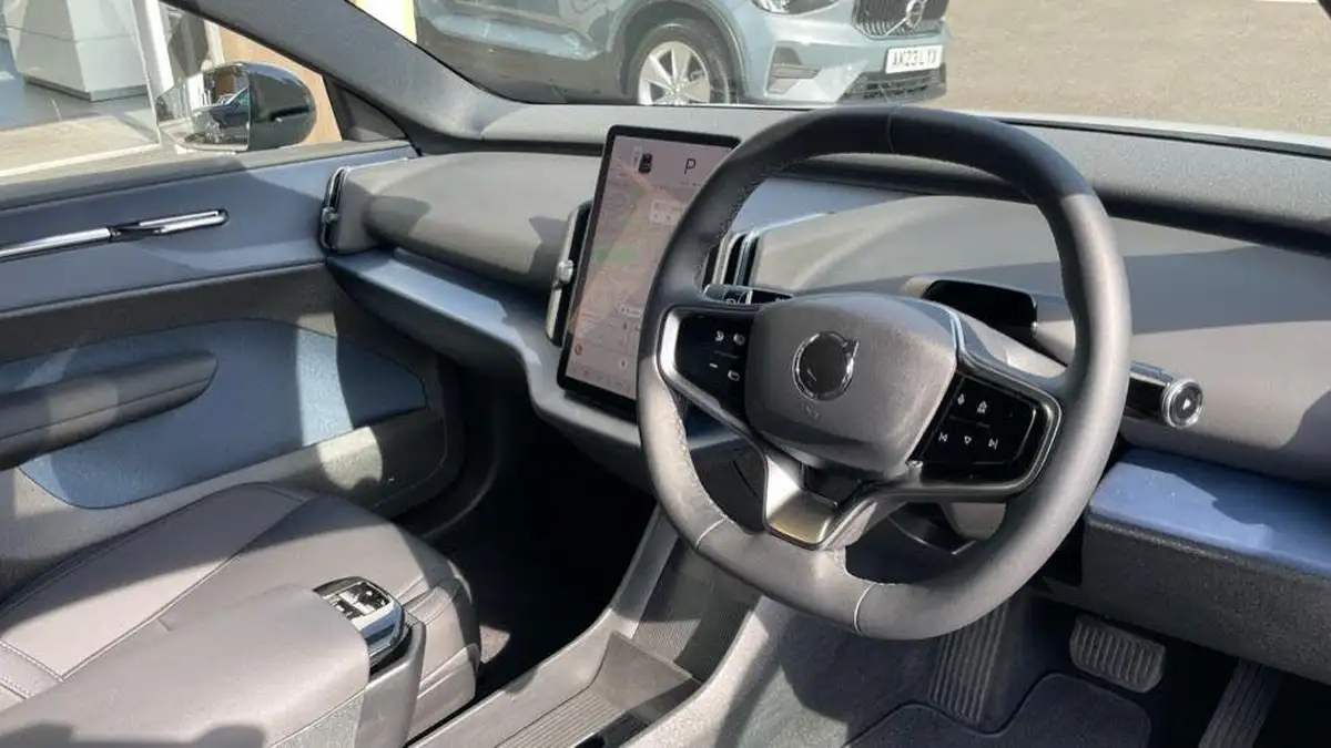 2024-volvo-ex30-e-twin-plus-big-4