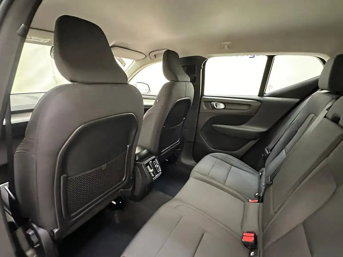 2020-volvo-xc40-20td-d3-momentum-geartronic-big-19