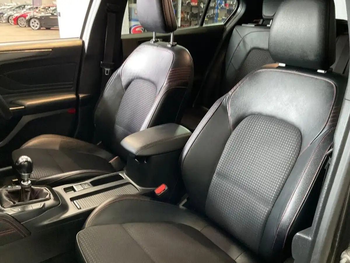 2019-ford-focus-15t-st-line-x-182ps-hatchback-big-25