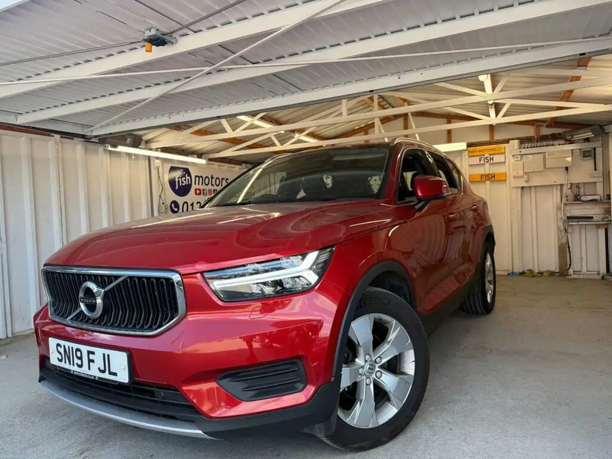 2019-volvo-xc40-15-t3-momentum-163bhp-big-0