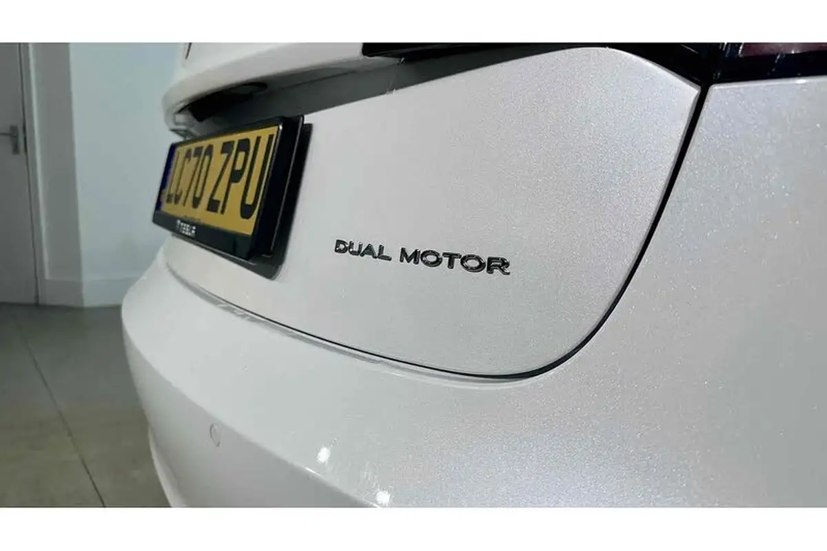 2020-tesla-model-3-e-long-range-big-11