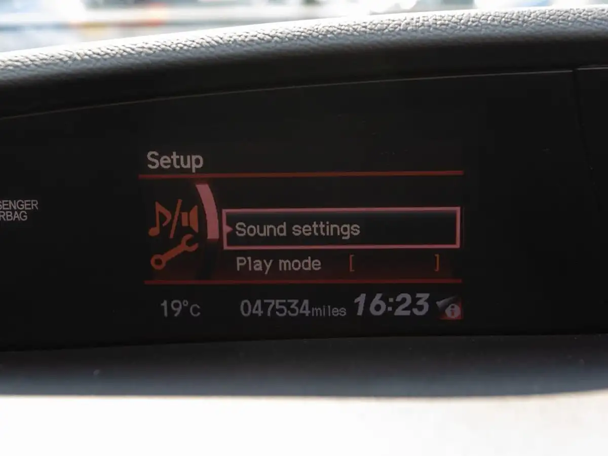 2014-honda-civic-18-se-plus-hatchback-auto-big-24