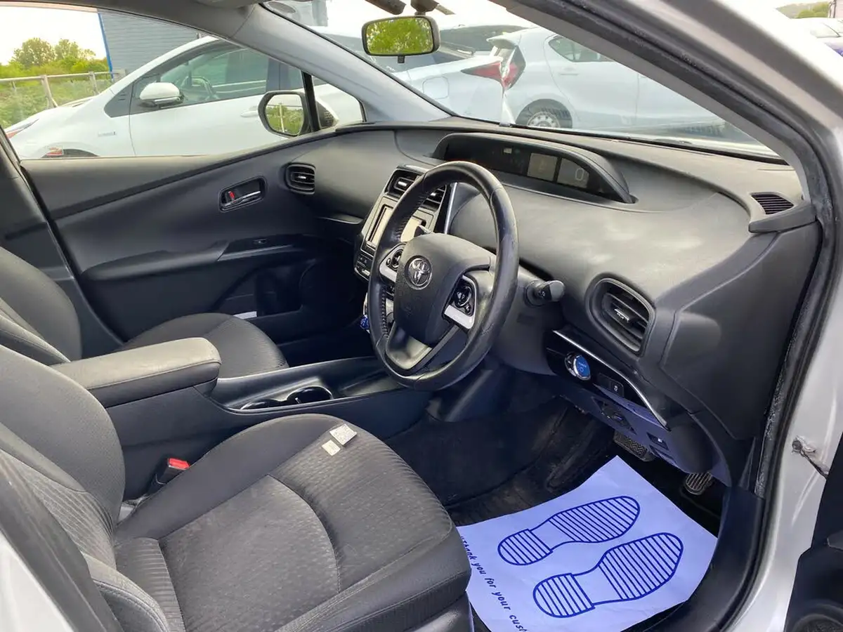 2018-toyota-prius-hybrid-big-21