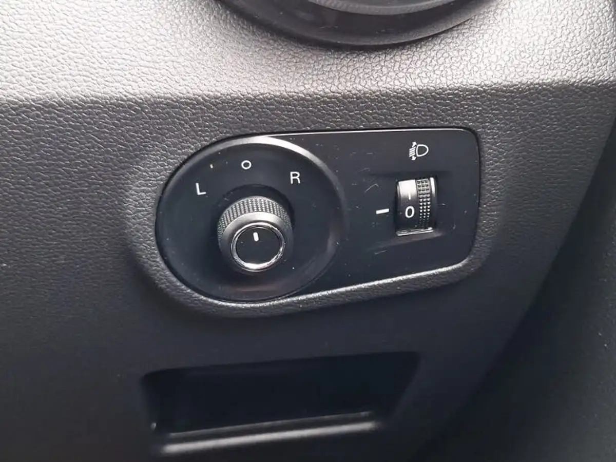 2020-mg-zs-suv-15-vti-tech-exclusive-106ps-big-16