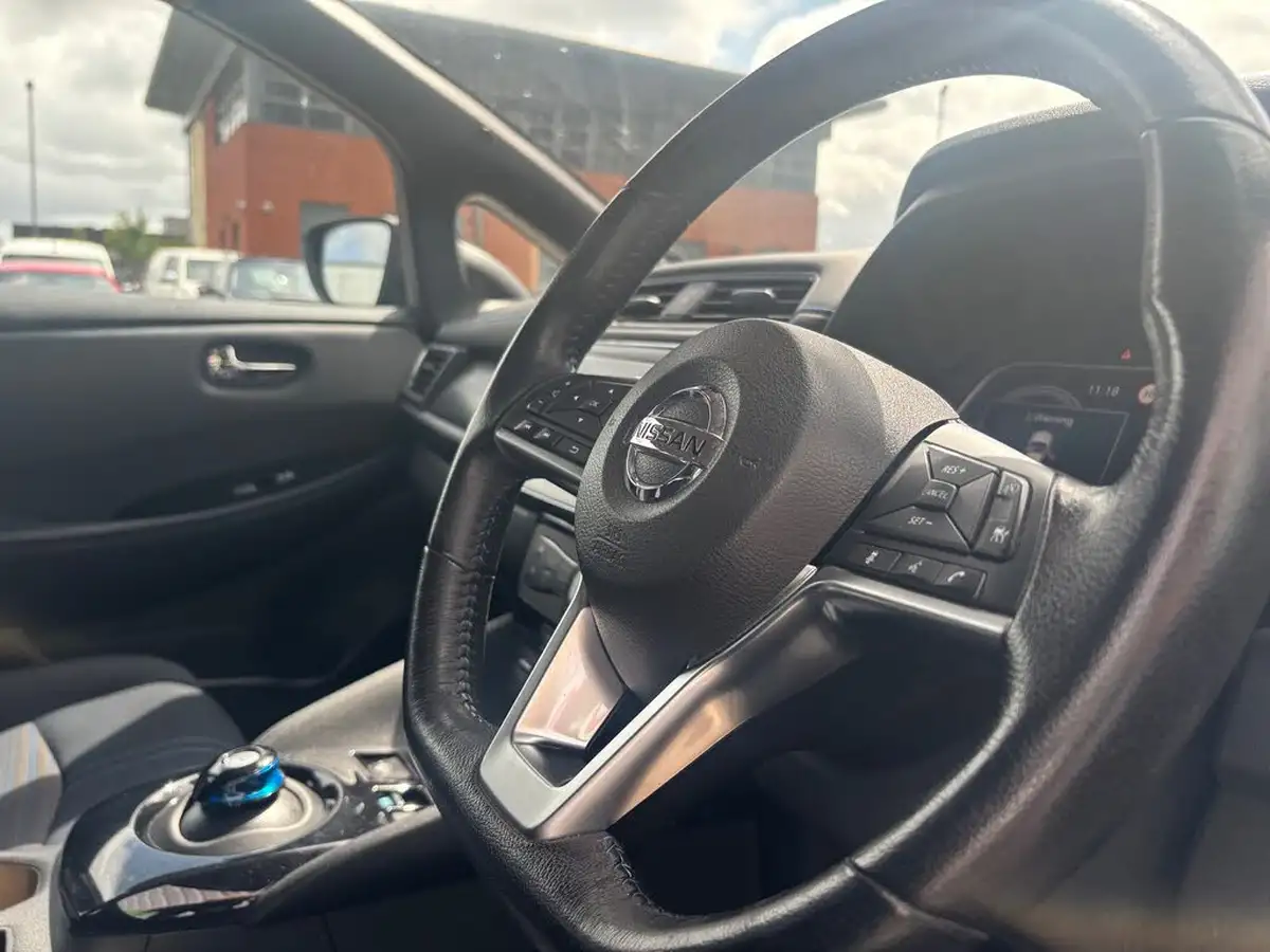 2018-nissan-leaf-e-acenta-110kw-big-9