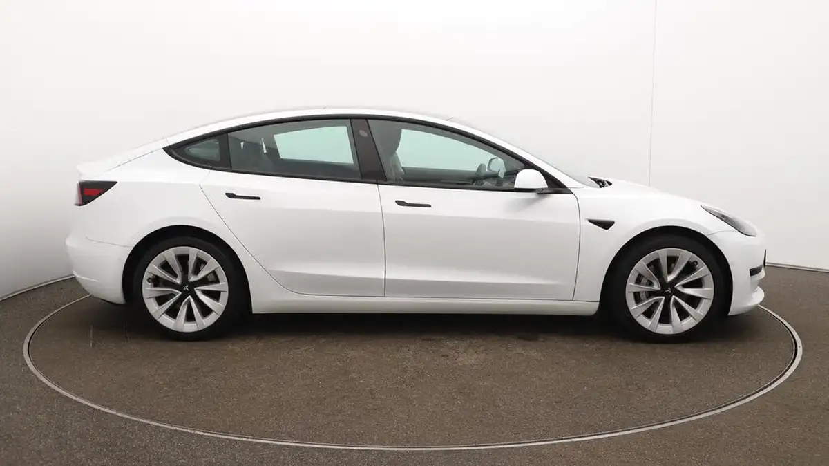 2021-tesla-model-3-e-standard-plus-big-37