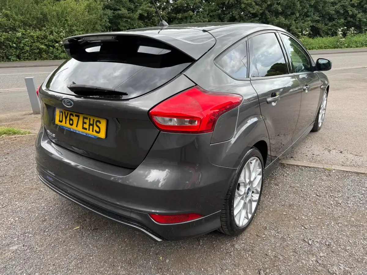 2017-ford-focus-15tdci-st-line-hatchback-big-3