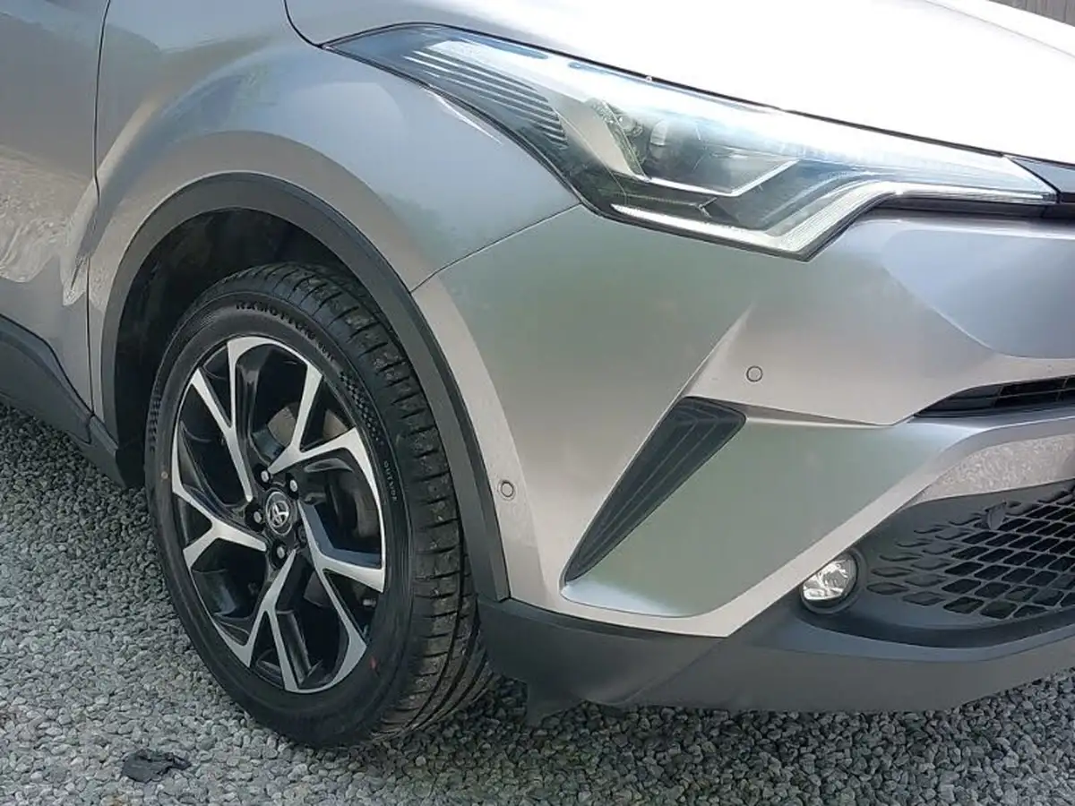 2017-toyota-c-hr-12-dynamic-big-8