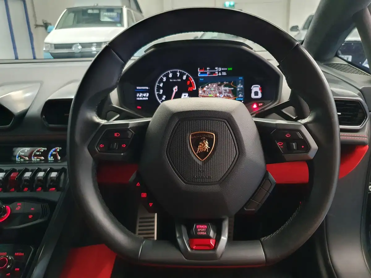 2015-lamborghini-huracan-52-lp-610-4-4wd-coupe-big-12