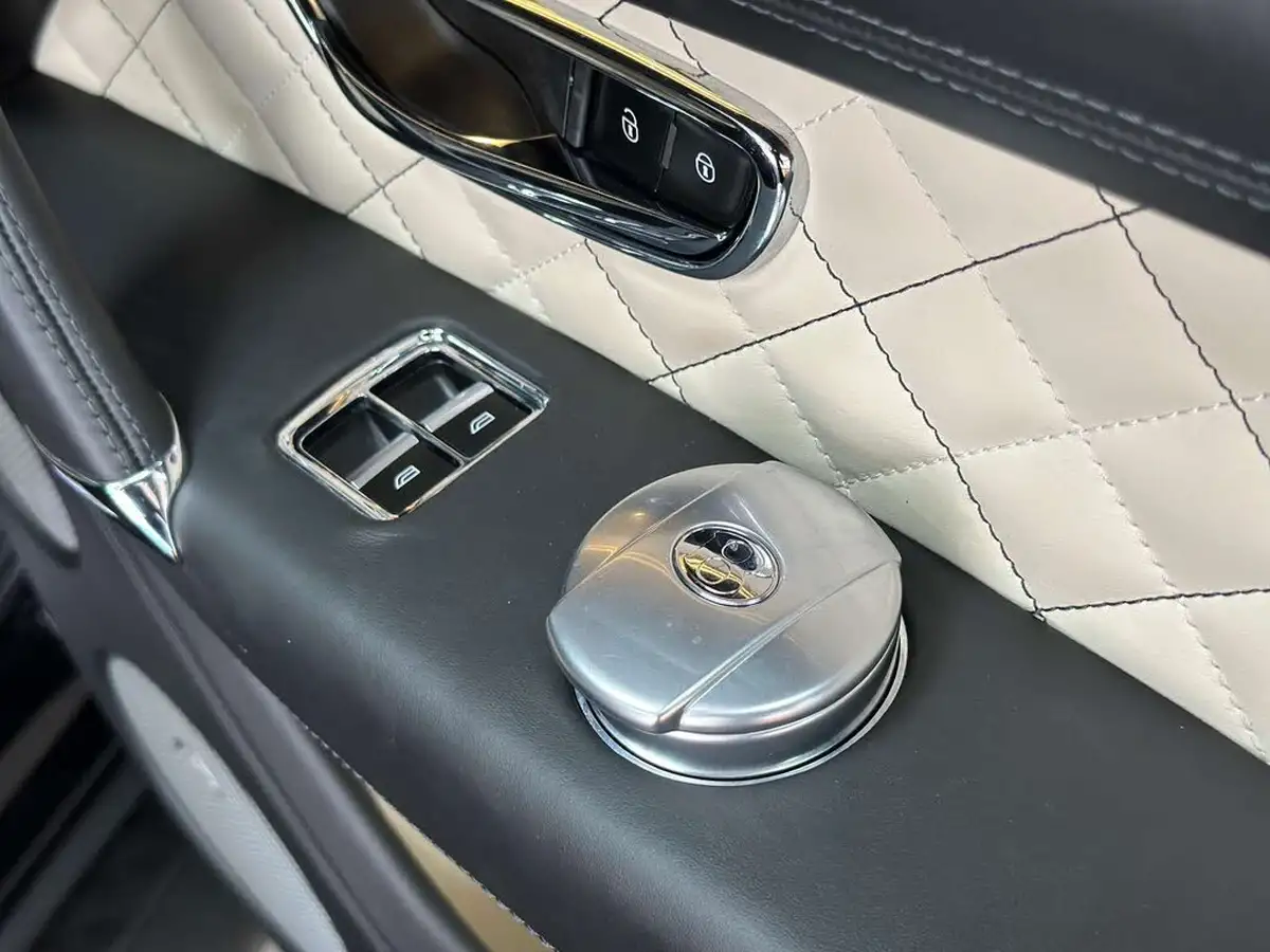 2016-bentley-bentayga-60-w12-big-48
