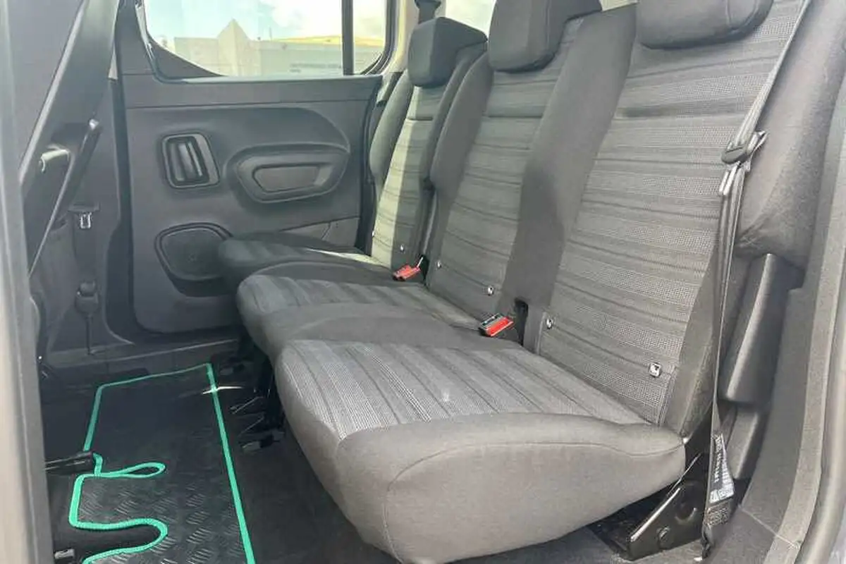 2022-vauxhall-combo-life-e-se-big-23