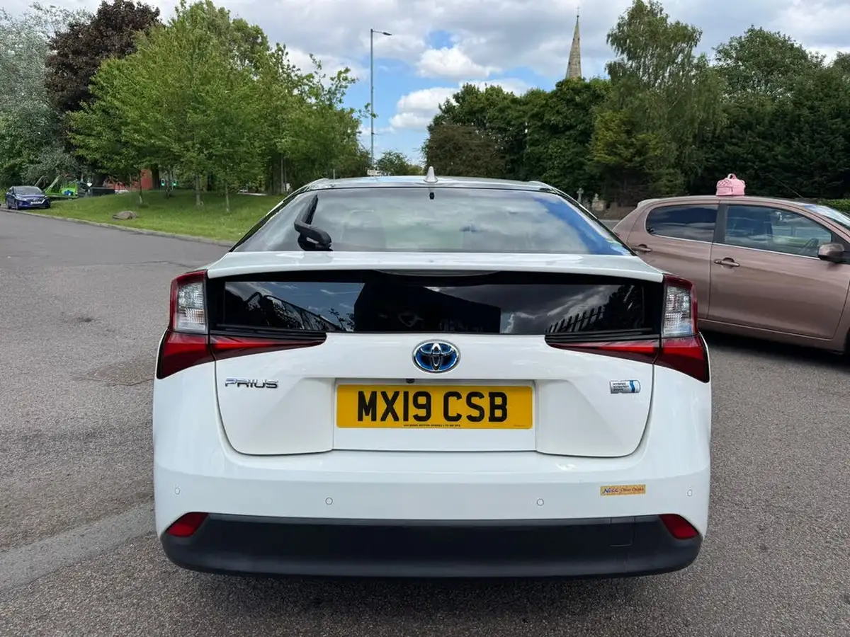 2019-toyota-prius-big-4