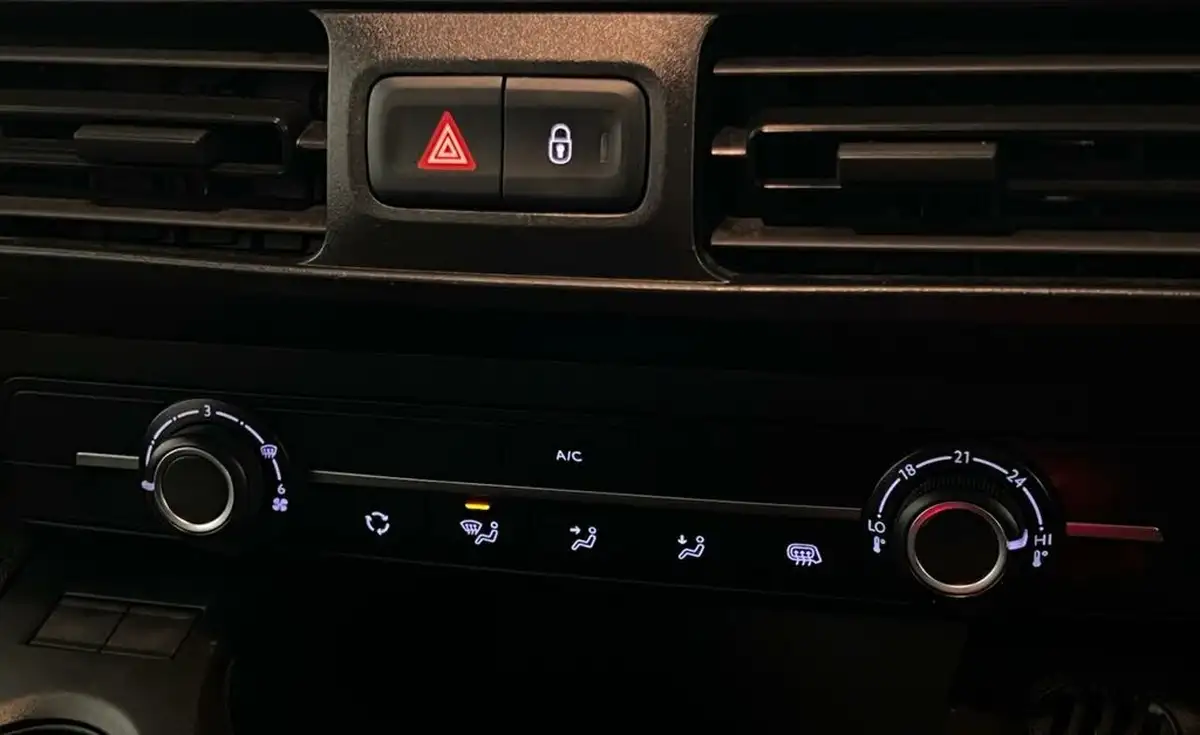2020-peugeot-partner-15-bluehdi-950-professional-100ps-eu6dt-long-panel-big-17