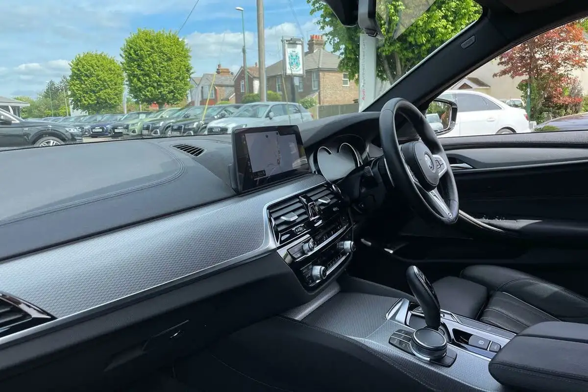 2018-bmw-5-series-30td-530d-m-sport-xdrive-touring-5d-big-23