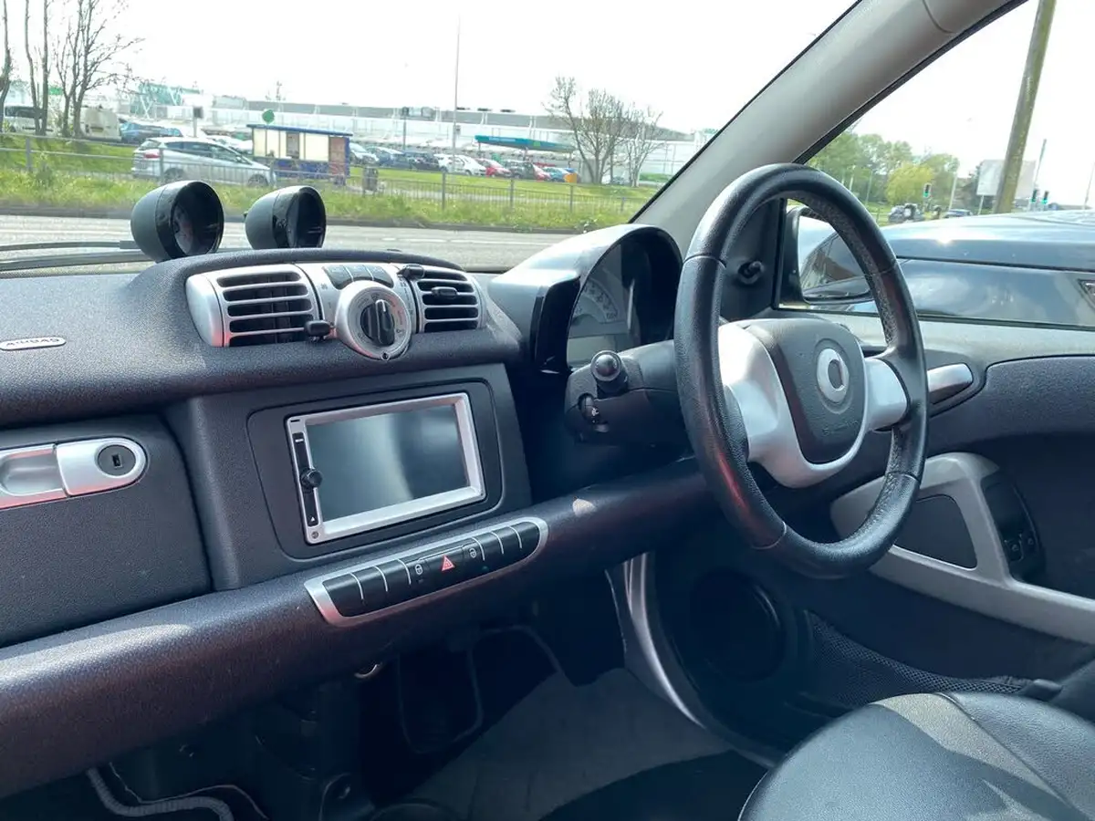 2014-smart-fortwo-10-grandstyle-83bhp-cabriolet-big-8