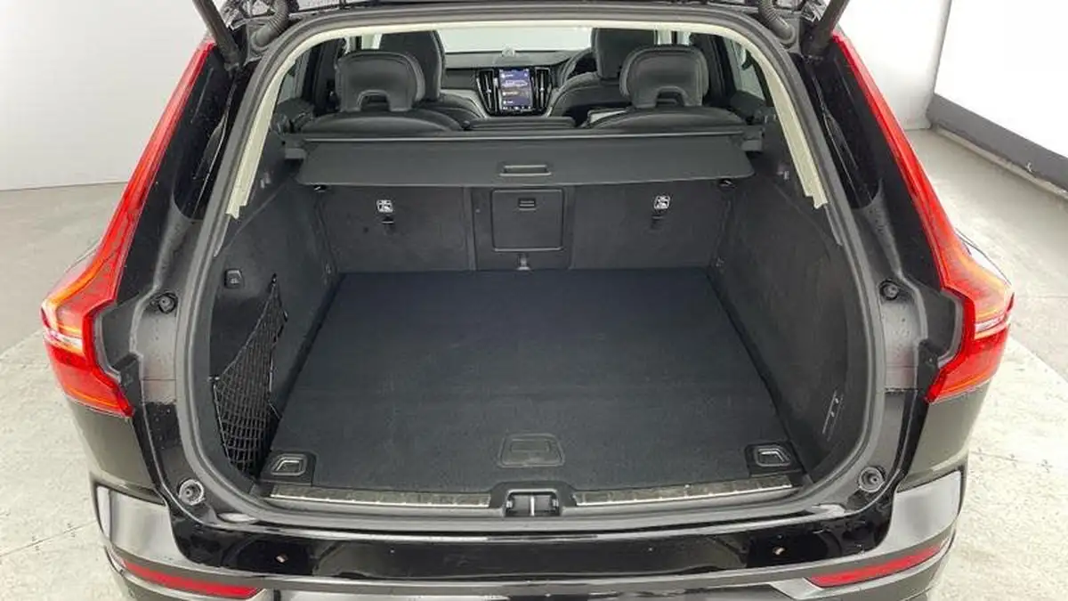 2024-volvo-xc60-20-t8-ultimate-dark-big-31