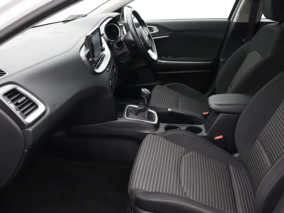 2022-kia-ceed-10-t-gdi-2-sportswagon-big-12