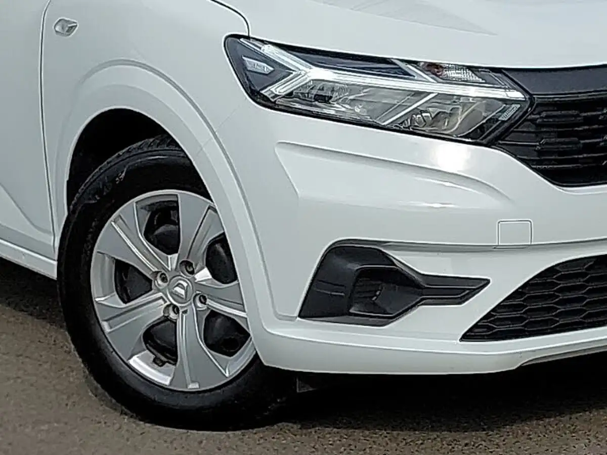 2022-dacia-sandero-10-sce-essential-big-8