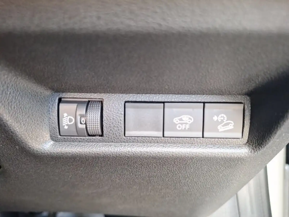 2025-jeep-avenger-12-gse-altitude-big-11