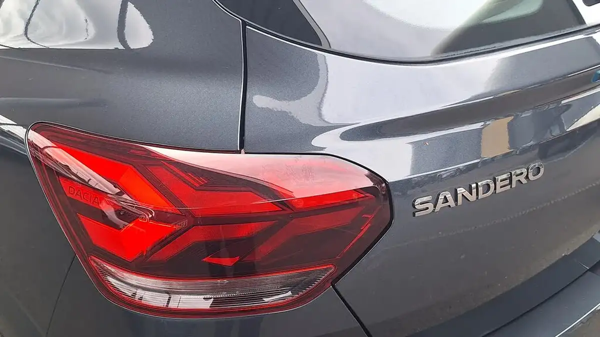 2021-dacia-sandero-10-sce-essential-big-12