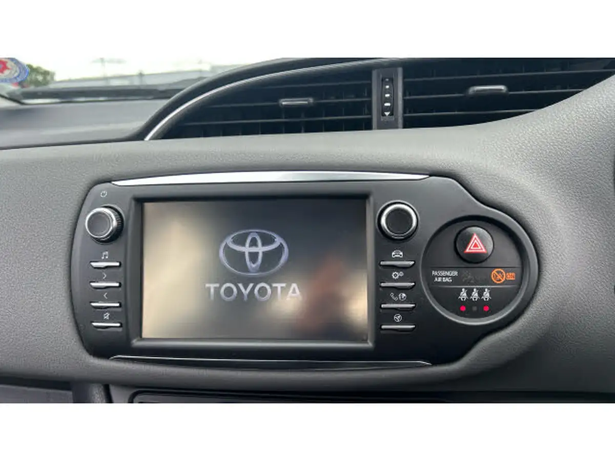 2019-toyota-yaris-15-vvt-i-icon-tech-111bhp-1496cc-big-11