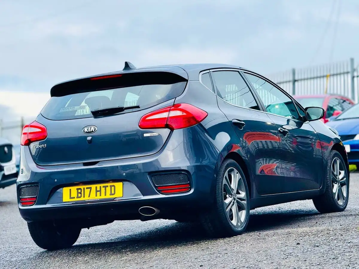 2017-kia-ceed-16crdi-3-hatchback-big-20