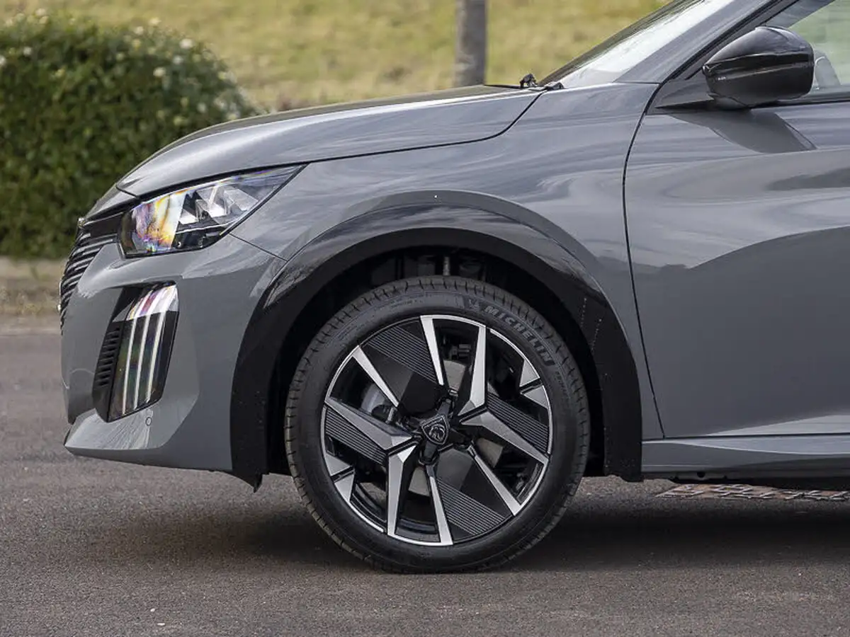 2025-peugeot-208-e-gt-136ps-50kwh-big-13
