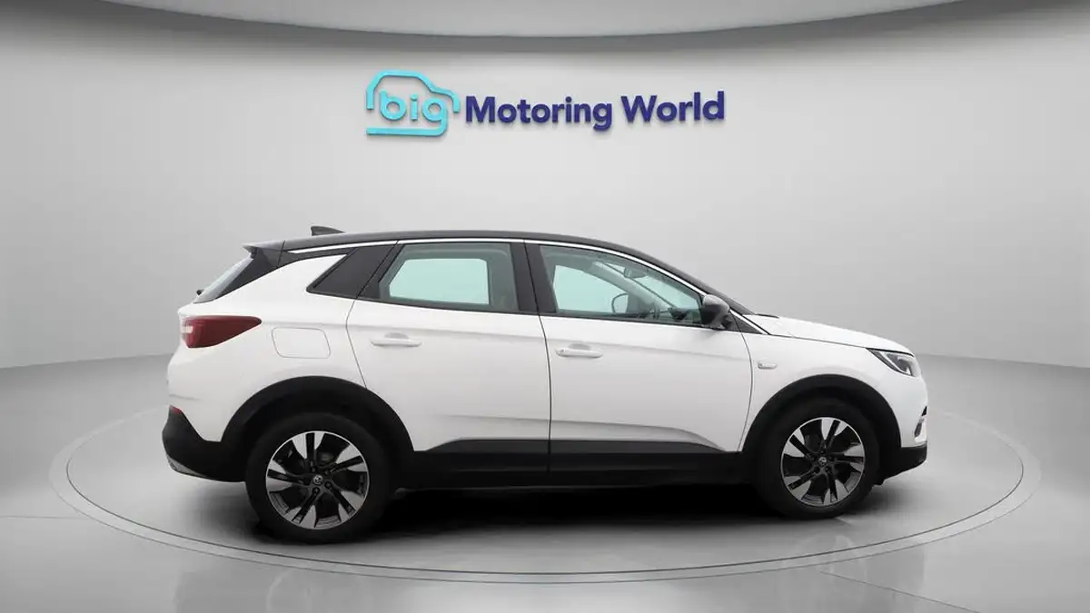 2019-vauxhall-grandland-x-12-sport-nav-big-8