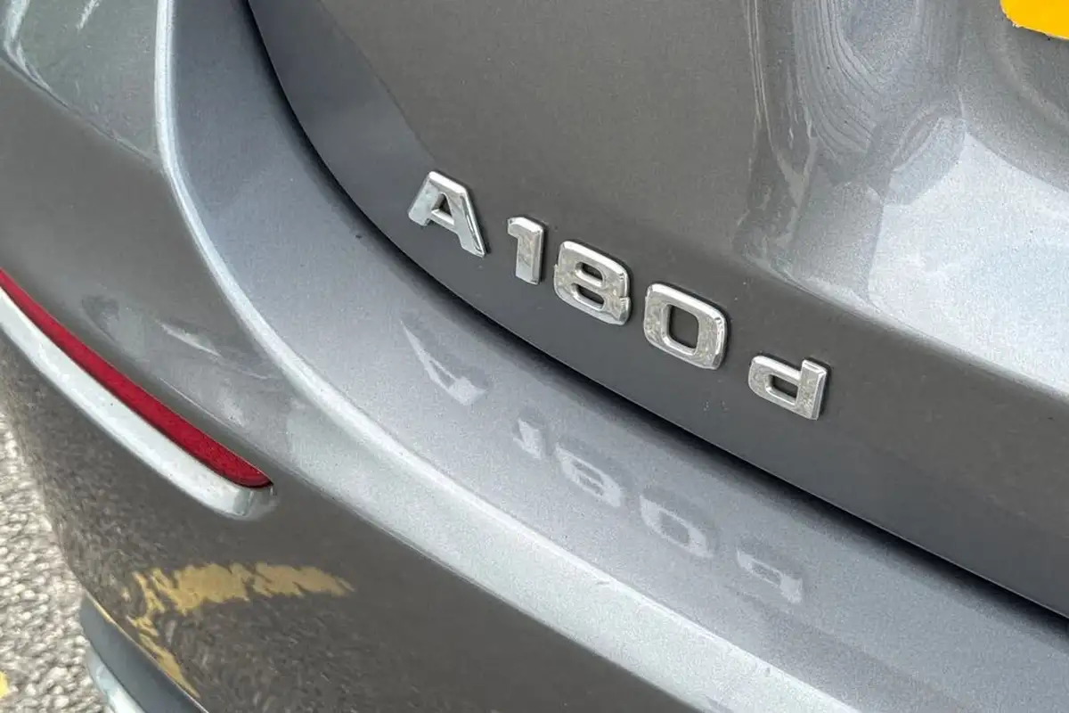 2018-mercedes-benz-a-class-15d-a180d-sport-116ps-executivess-hatchback-5d-7g-dct-big-25