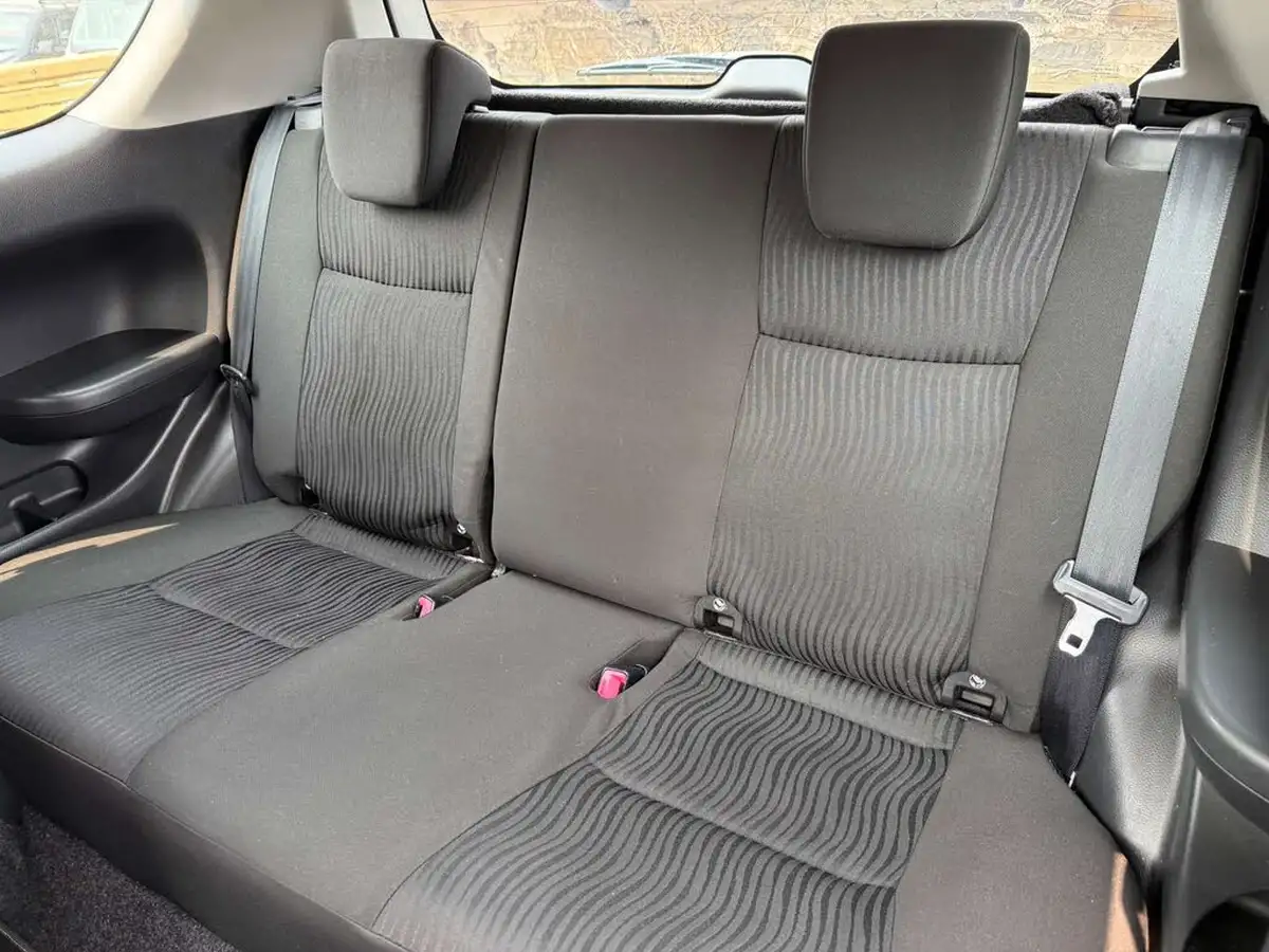 2011-suzuki-swift-12-sz3-3d-big-25