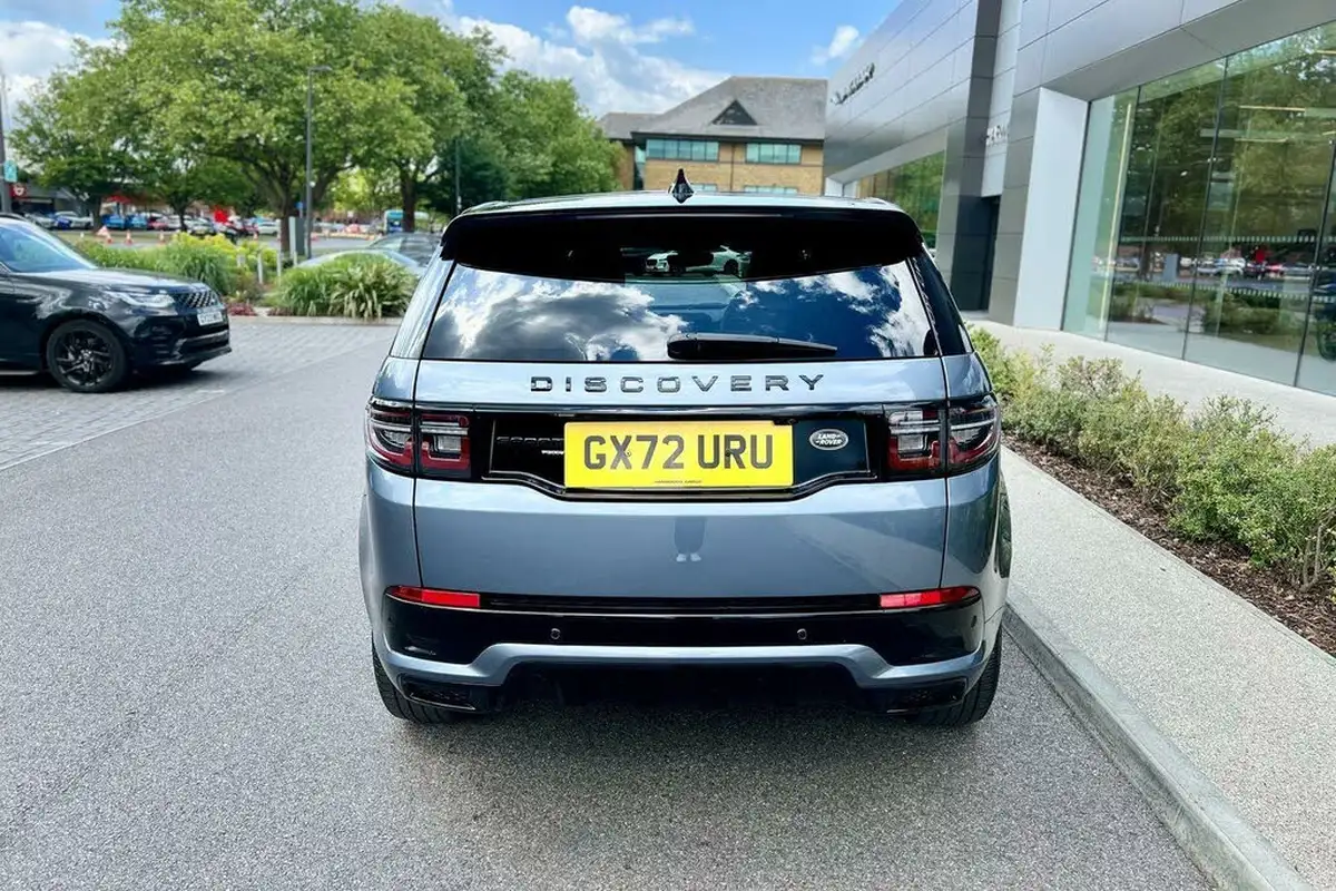 2022-land-rover-discovery-sport-15-p300e-r-dynamic-se-big-10