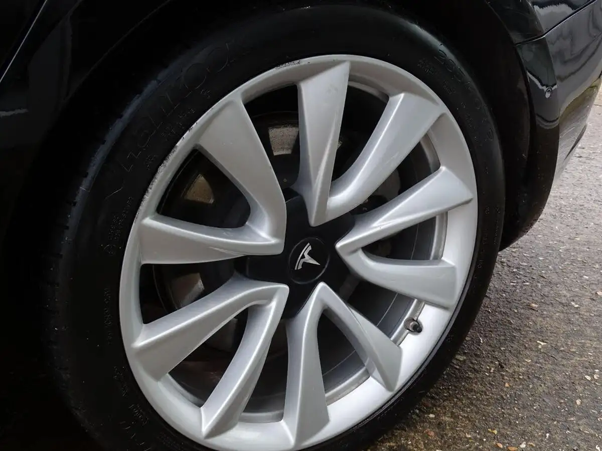 2020-tesla-model-3-e-long-range-big-7