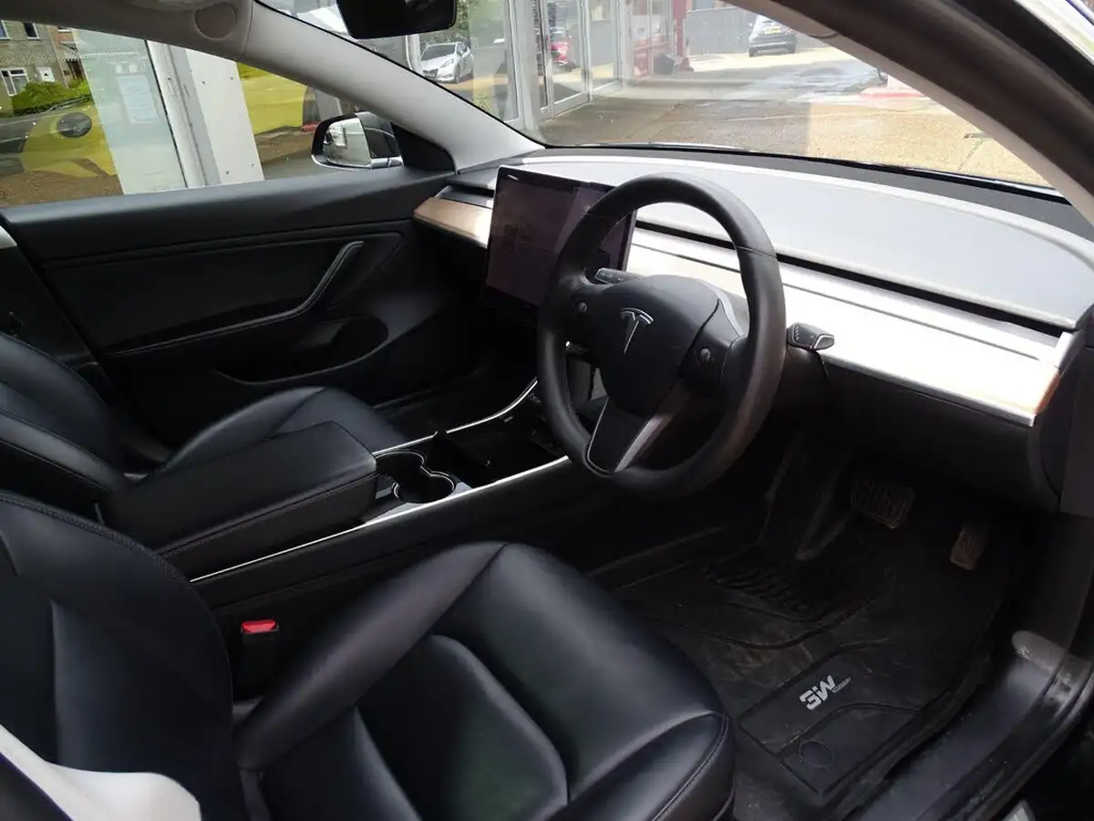 2020-tesla-model-3-e-long-range-big-31