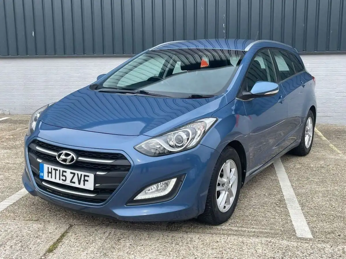 2015-hyundai-i30-16crdi-se-nav-110ps-tourer-big-71