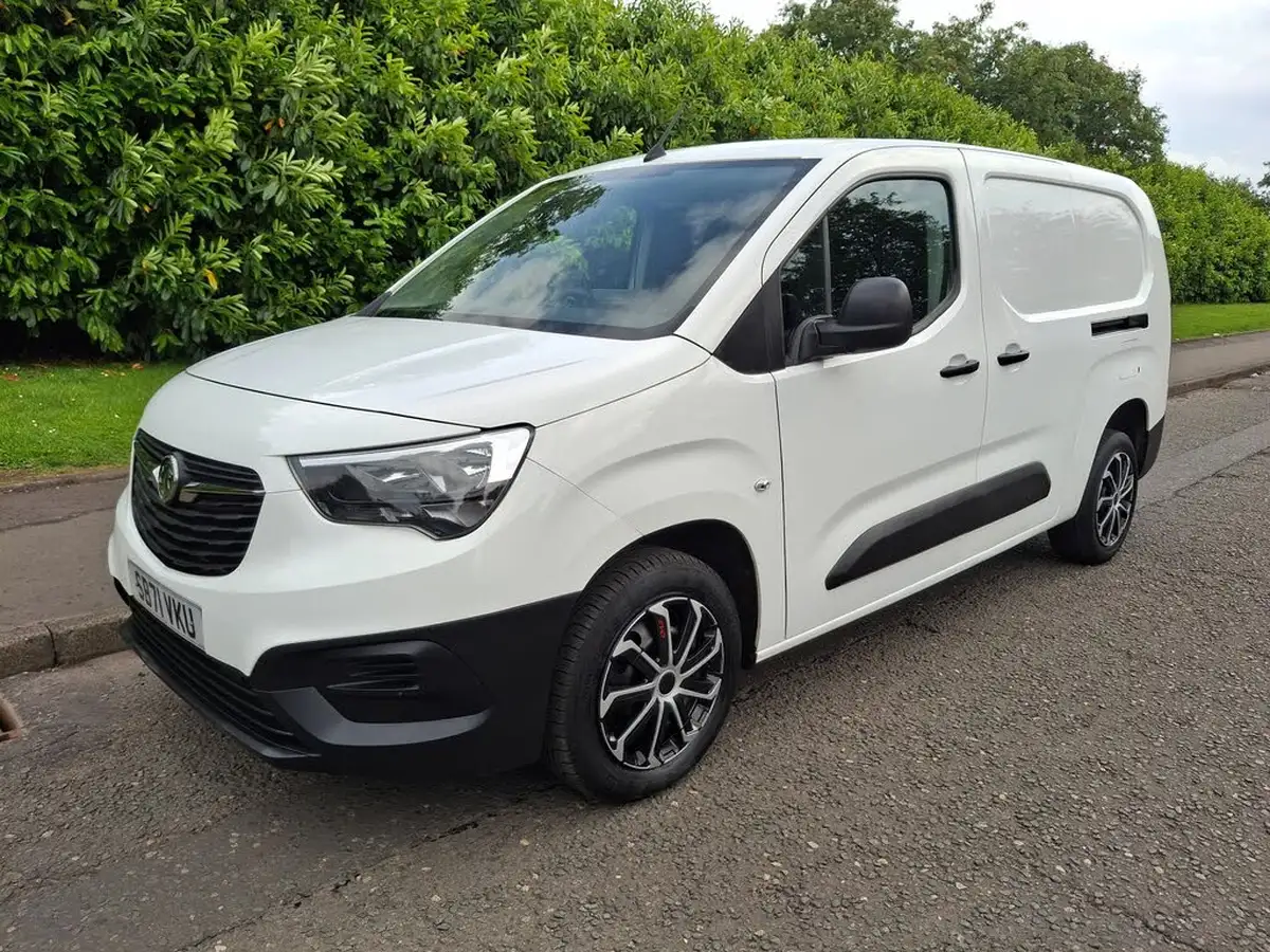 2022-vauxhall-combo-15cdti-dynamic-2300-100pseu6dt-l2h1-panel-big-13