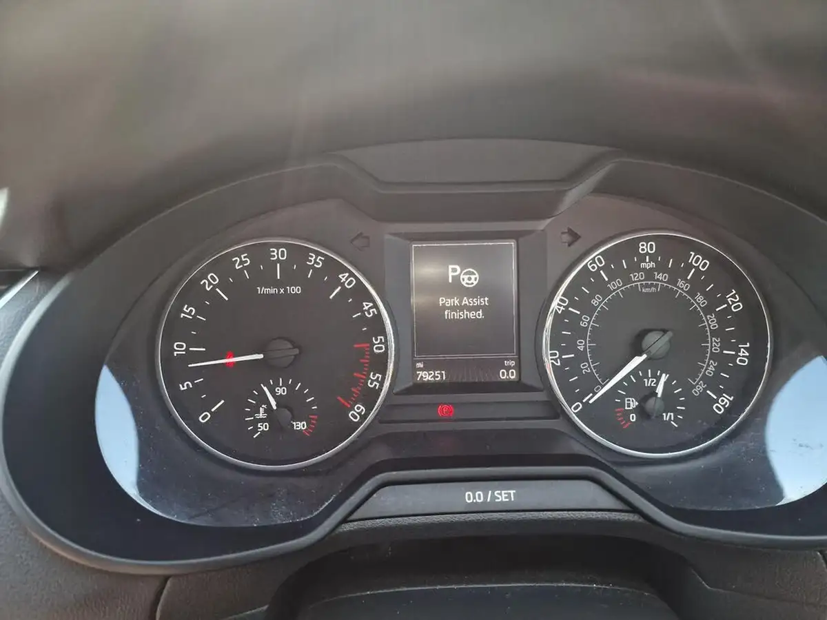 2015-skoda-octavia-20tdi-se-l-estate-big-79