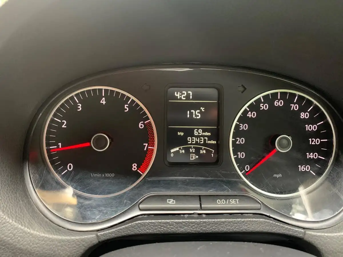 2012-volkswagen-polo-12-match-60ps-5d-big-21
