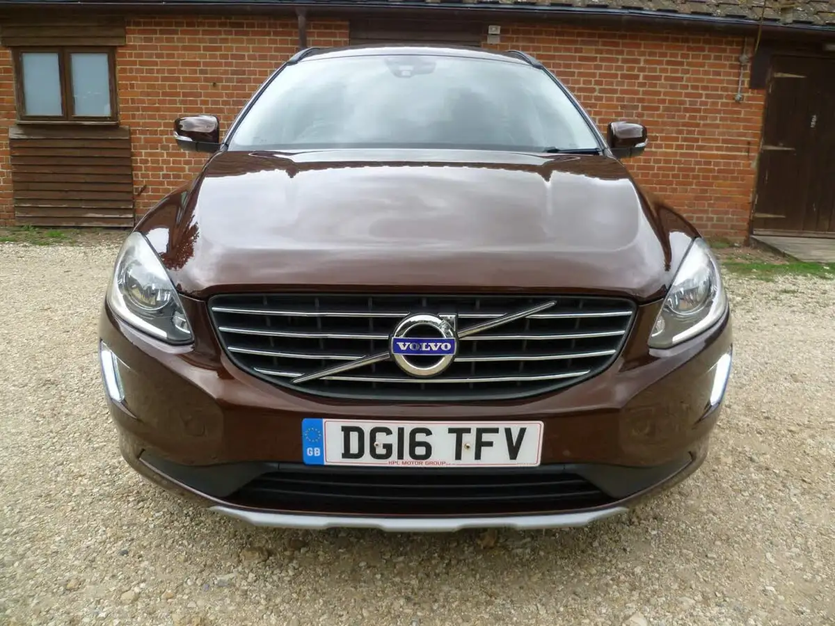 2016-volvo-xc60-20td-d4-se-nav-geartronic-big-4