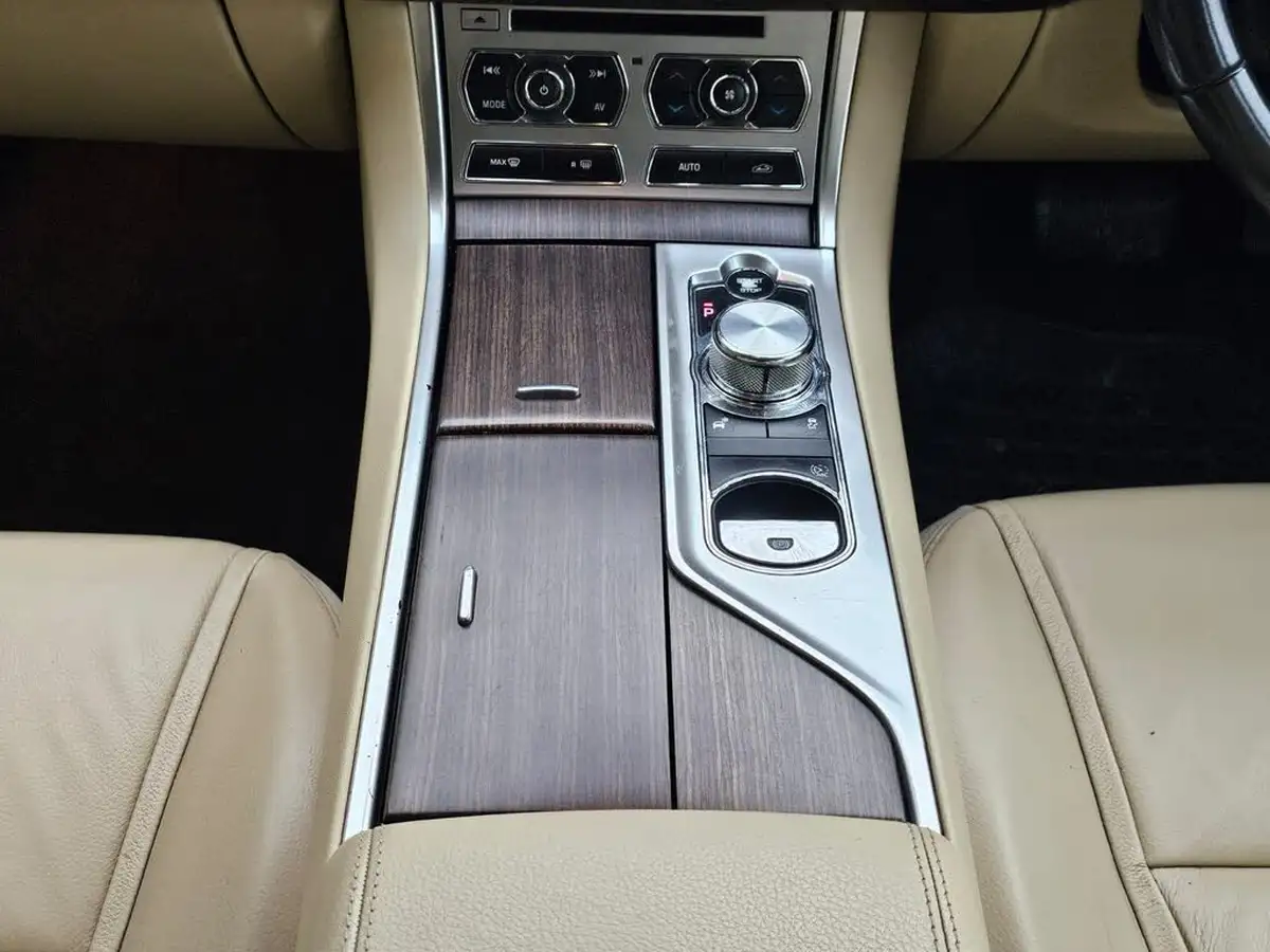 2014-jaguar-xf-22td-luxury-200ps-saloon-4d-big-25