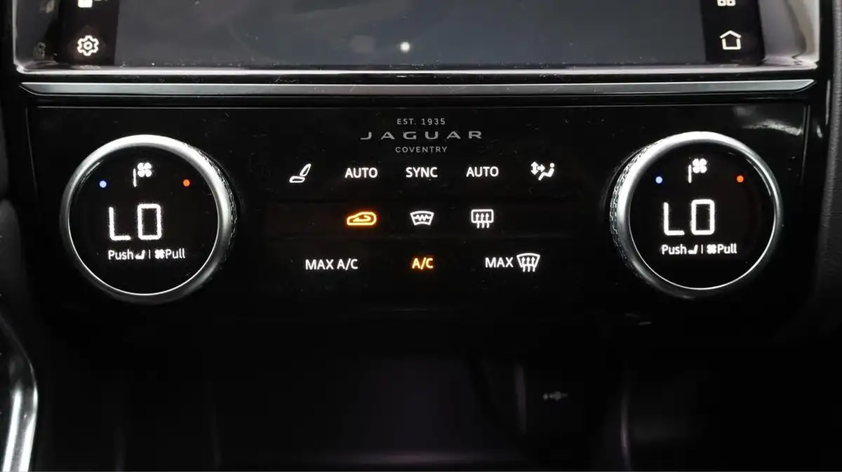 2021-jaguar-e-pace-20-d200-r-dynamic-s-big-12