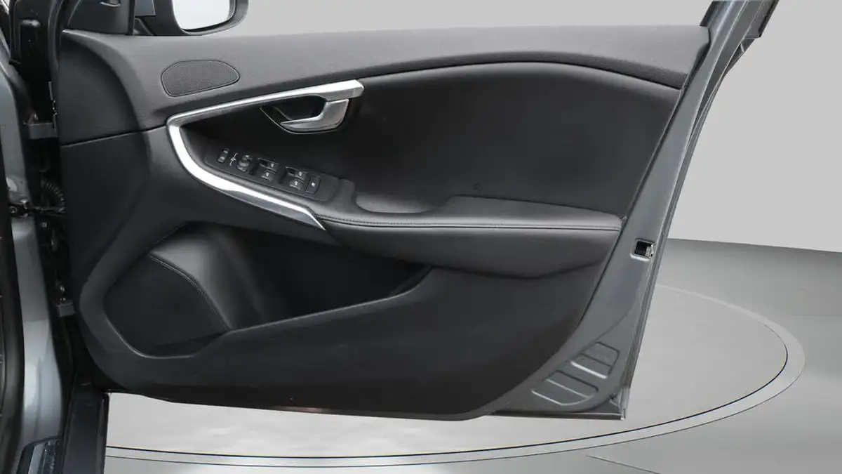 2019-volvo-v40-15-t3-inscription-big-15