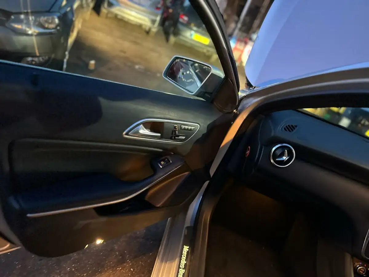 2013-mercedes-benz-a-class-16-a200-sport-156bhp-7g-dct-big-21