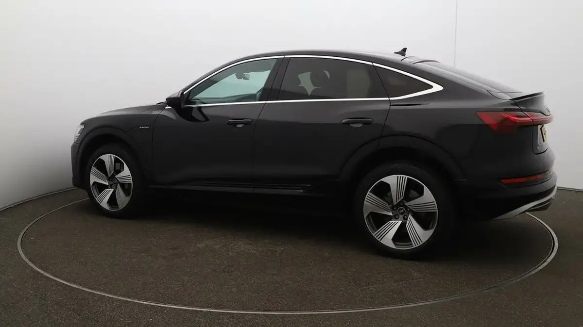 2021-audi-e-tron-55e-s-line-sportback-big-40