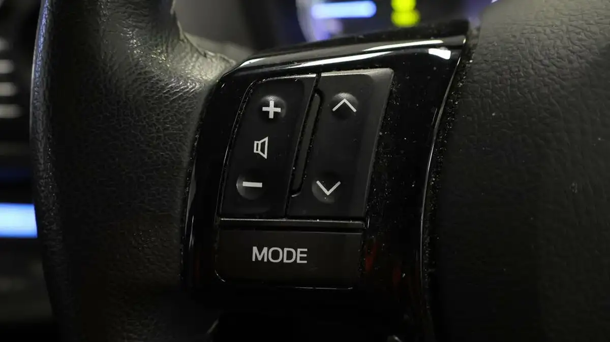2018-toyota-yaris-15-vvt-i-icon-tech-98bhp-hybrid-1497cc-e-cvt-big-21