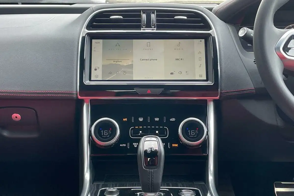 2024-jaguar-xe-20-p250-r-dynamic-hse-black-big-39