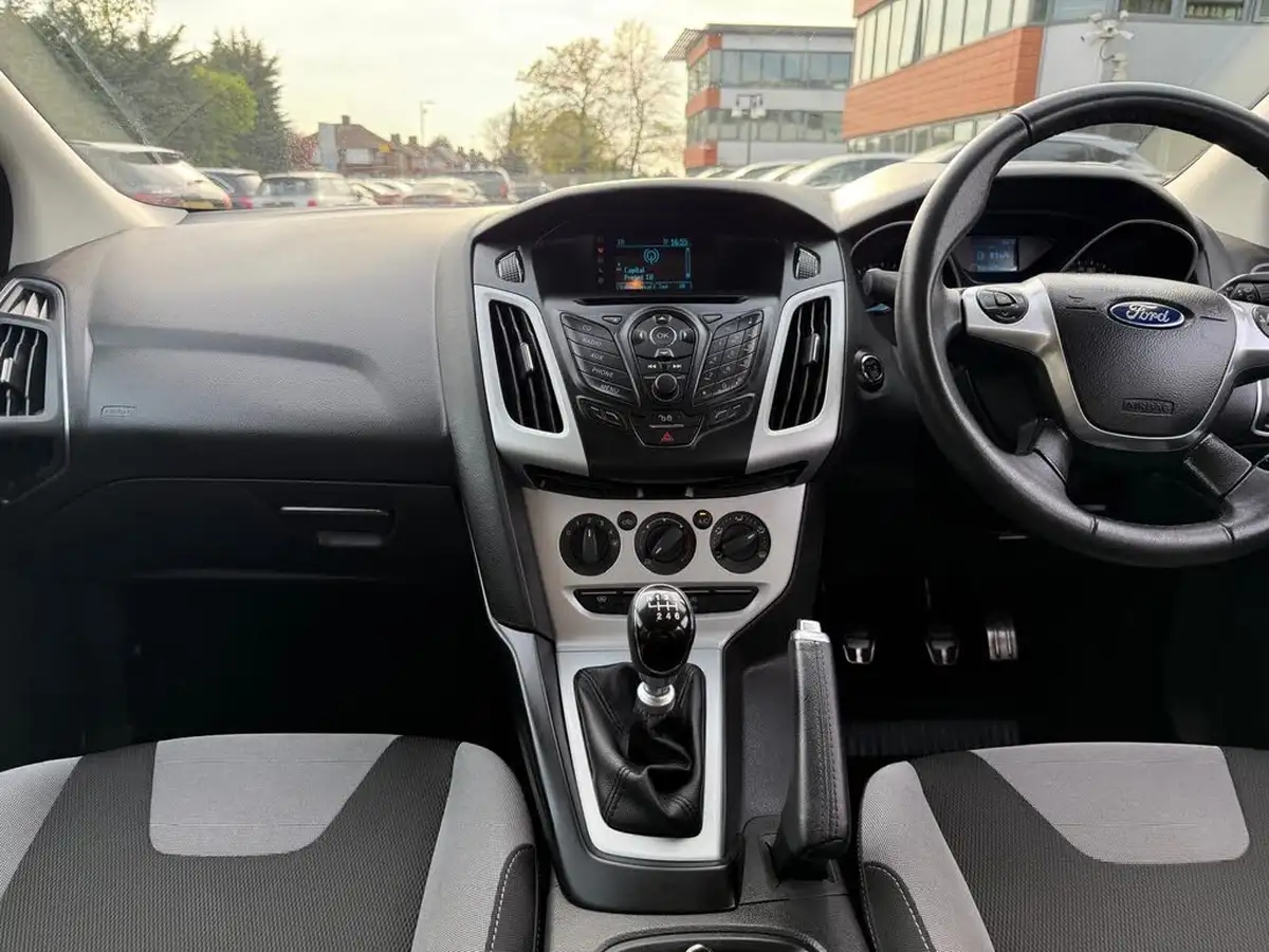 2014-ford-focus-10-zetec-s-scti-hatchback-big-31